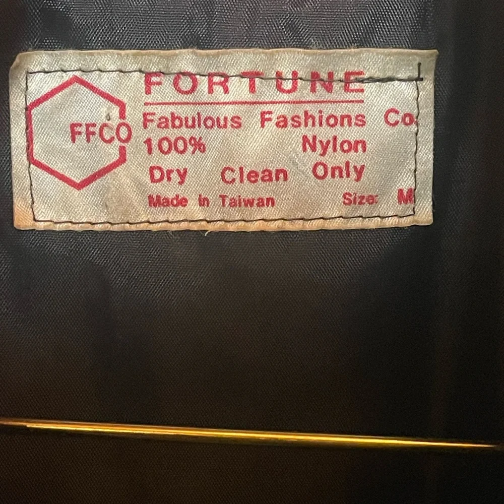 Elegant Black and Red Satin Peacock Floral Jacket - Picture 4 of 4